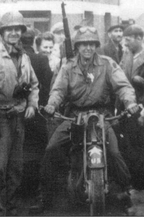 Soldats amricains sur une DKW - Chauny, 2 septembre 1944 - Photo Jean HALLADE